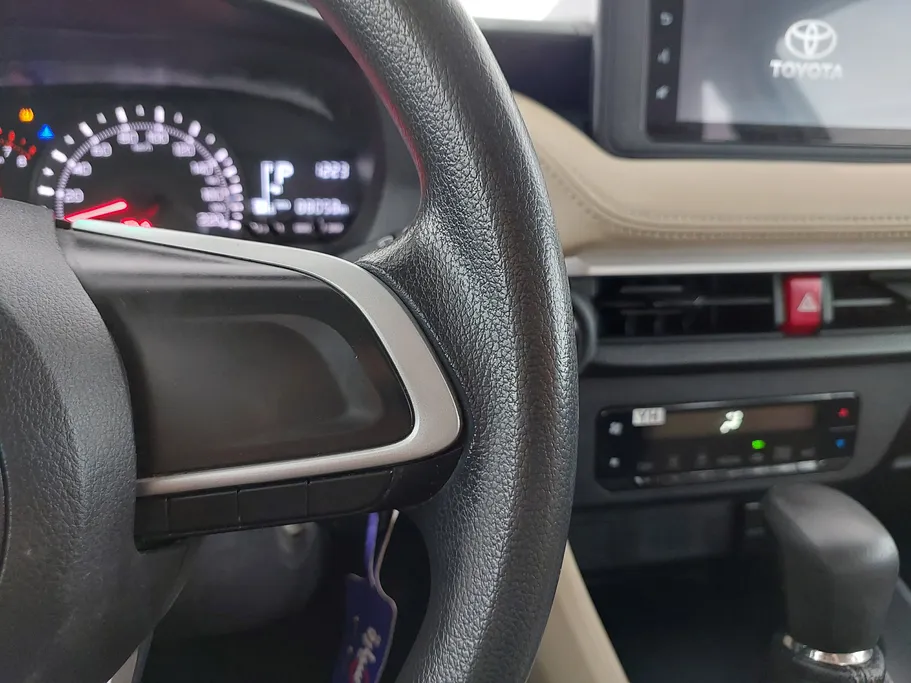 2023 Toyota Yaris  Y 