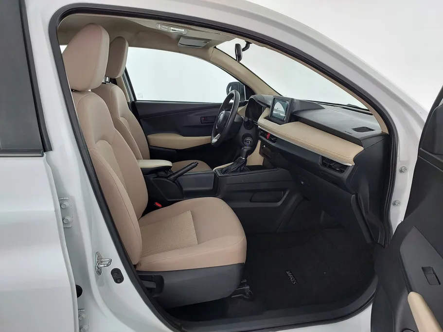 2023 Toyota Yaris  Y 