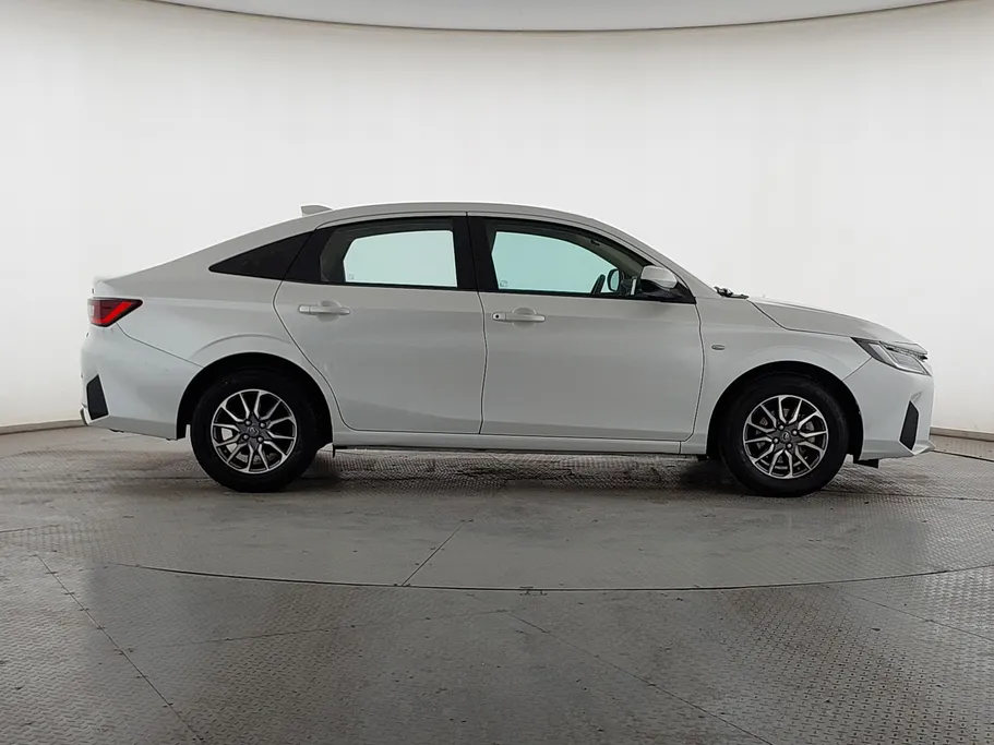 2023 Toyota Yaris  Y 