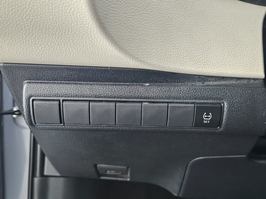 تويوتا كورولا XLI 2023 