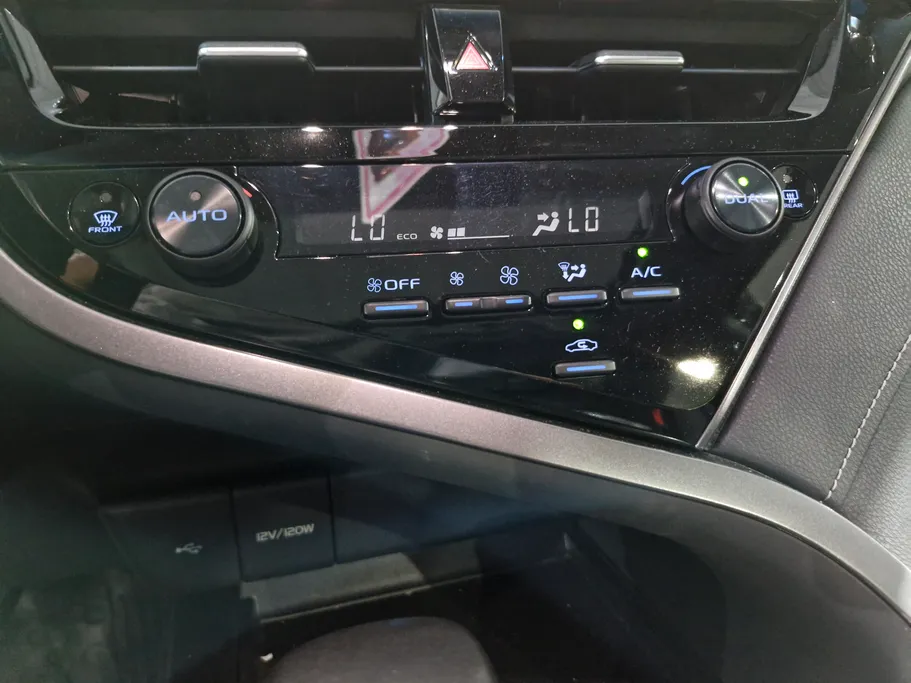 2024 Toyota Camry  SE V6 