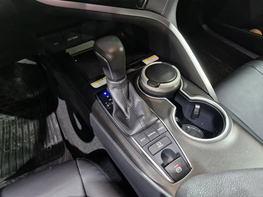 2024 Toyota Camry  SE V6 