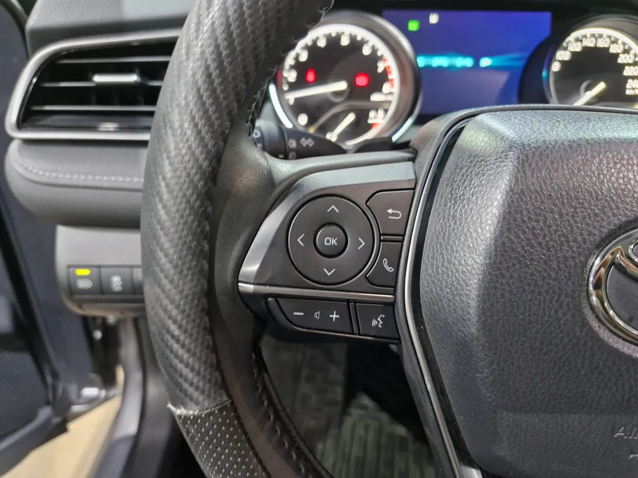 2024 Toyota Camry  SE V6 