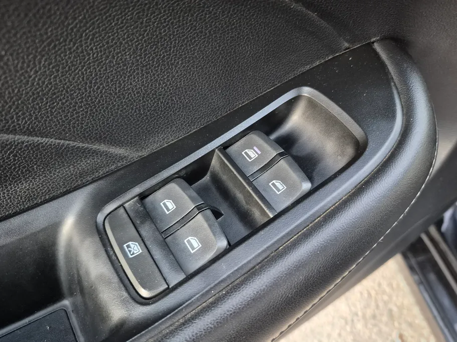 ام جي 5 LUX 2023 