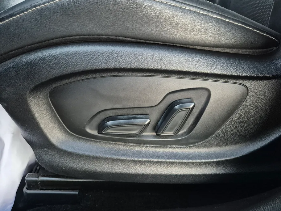 ام جي 5 LUX 2023 