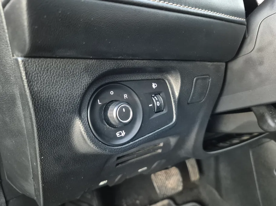 ام جي 5 LUX 2023 