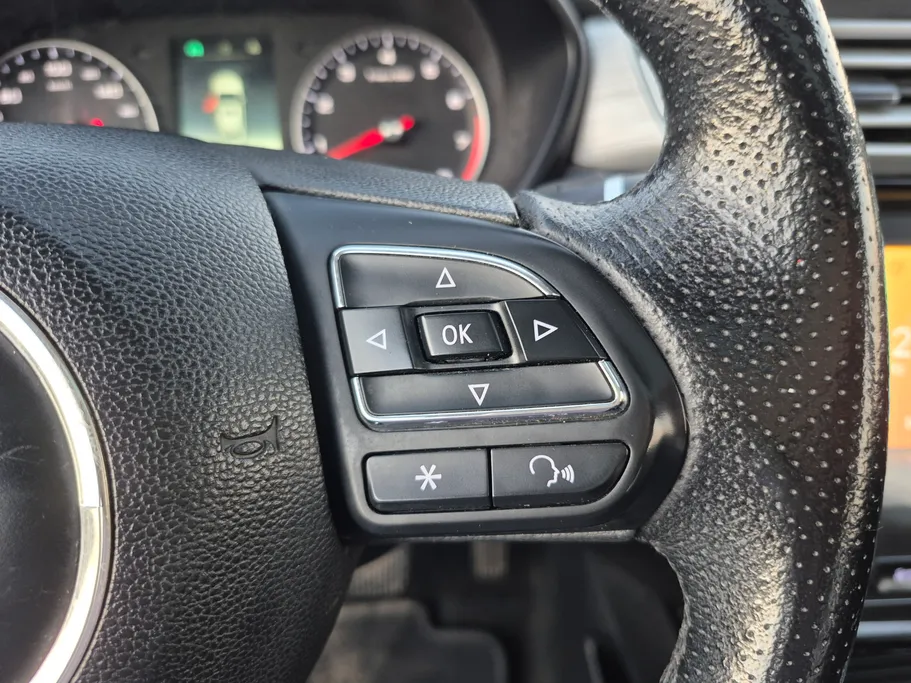 ام جي 5 LUX 2023 