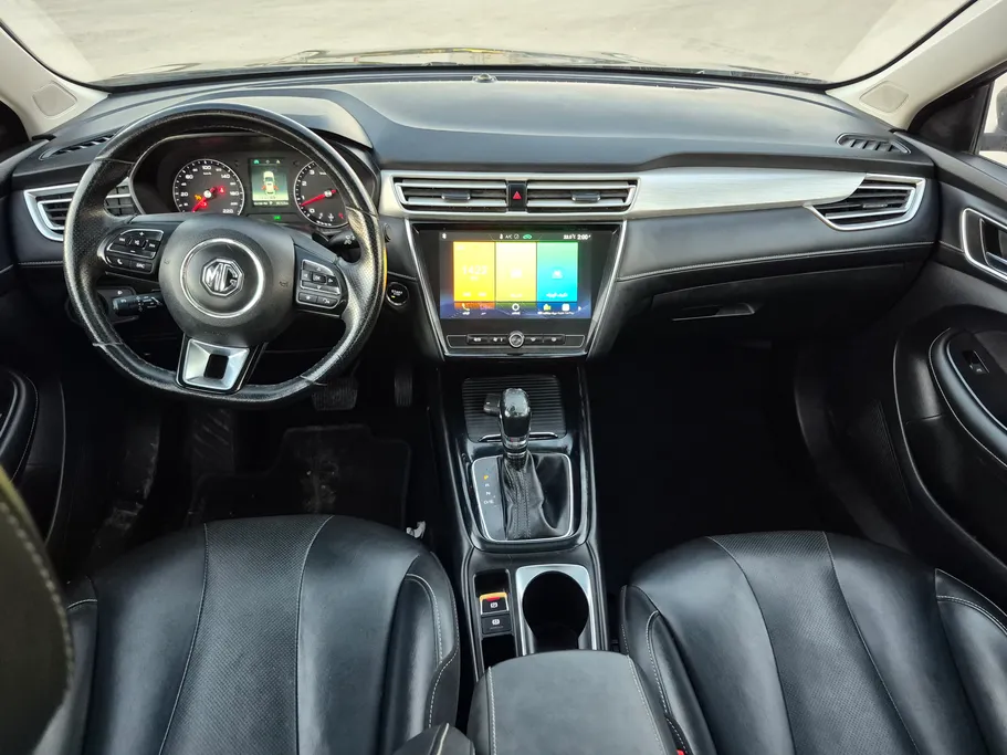 ام جي 5 LUX 2023 