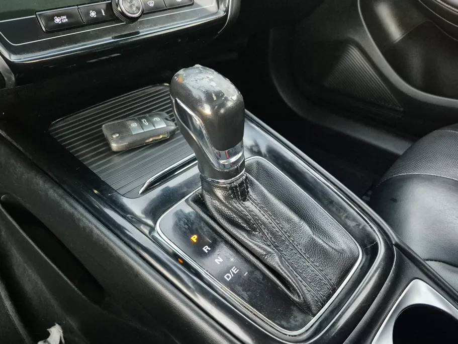 ام جي 5 LUX 2023 