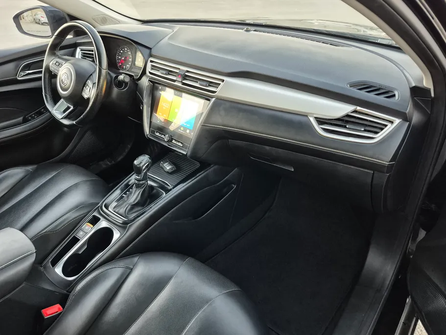 ام جي 5 LUX 2023 