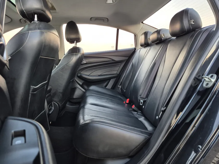 ام جي 5 LUX 2023 