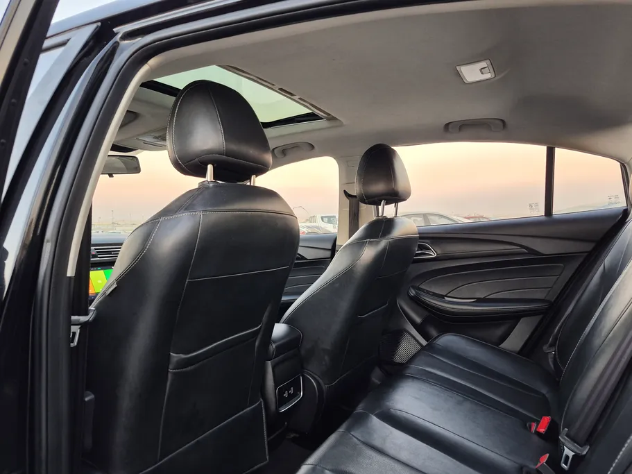 ام جي 5 LUX 2023 