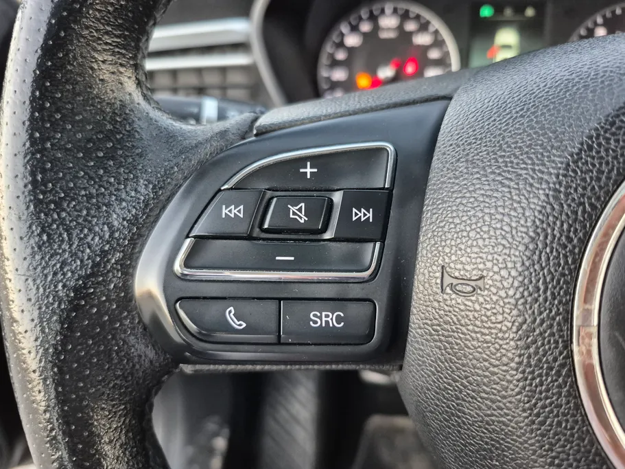 ام جي 5 LUX 2023 