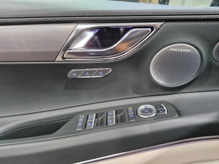 2025 Genesis GV80 Platinum 