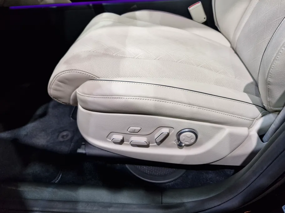 2025 Genesis GV80 Platinum 