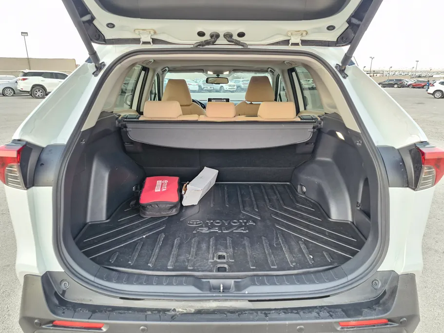 2024 Toyota RAV4 XLE 