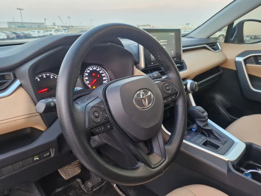 2024 Toyota RAV4 XLE 
