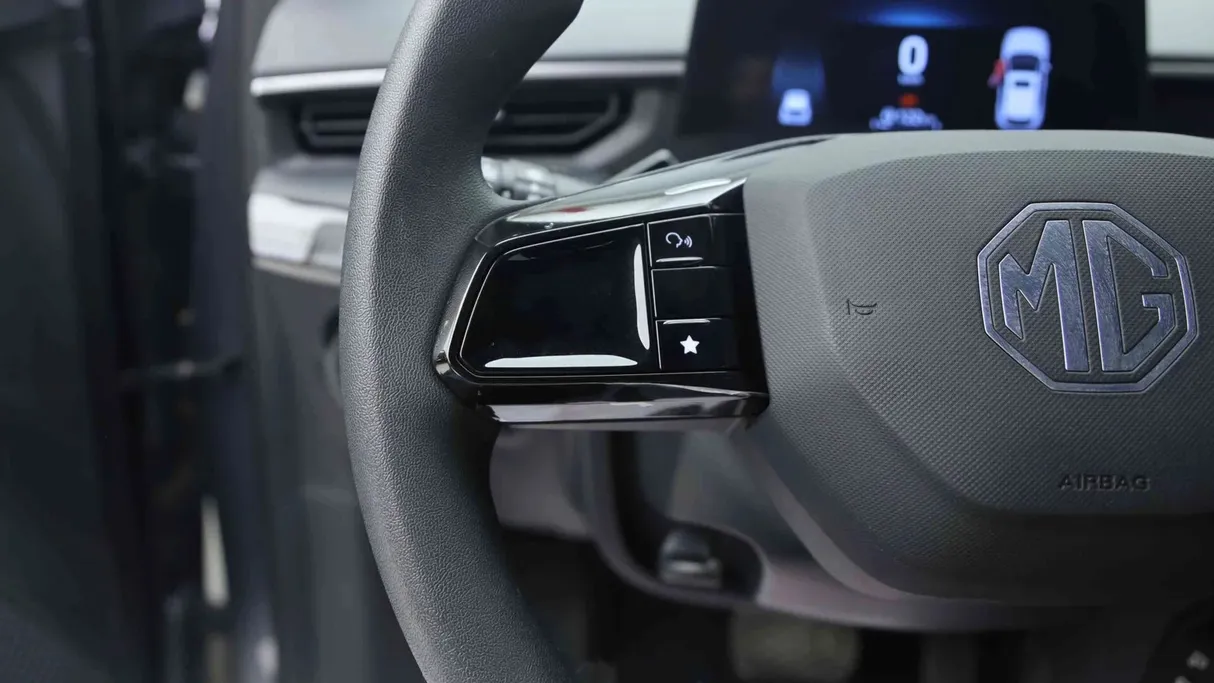 ام جي 3 STD 2025 