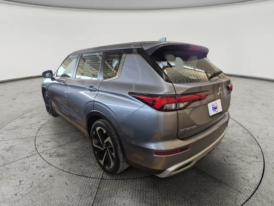 ميتسوبيشي اوتلاندر CLS 2023 