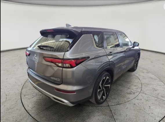 ميتسوبيشي اوتلاندر CLS 2023 