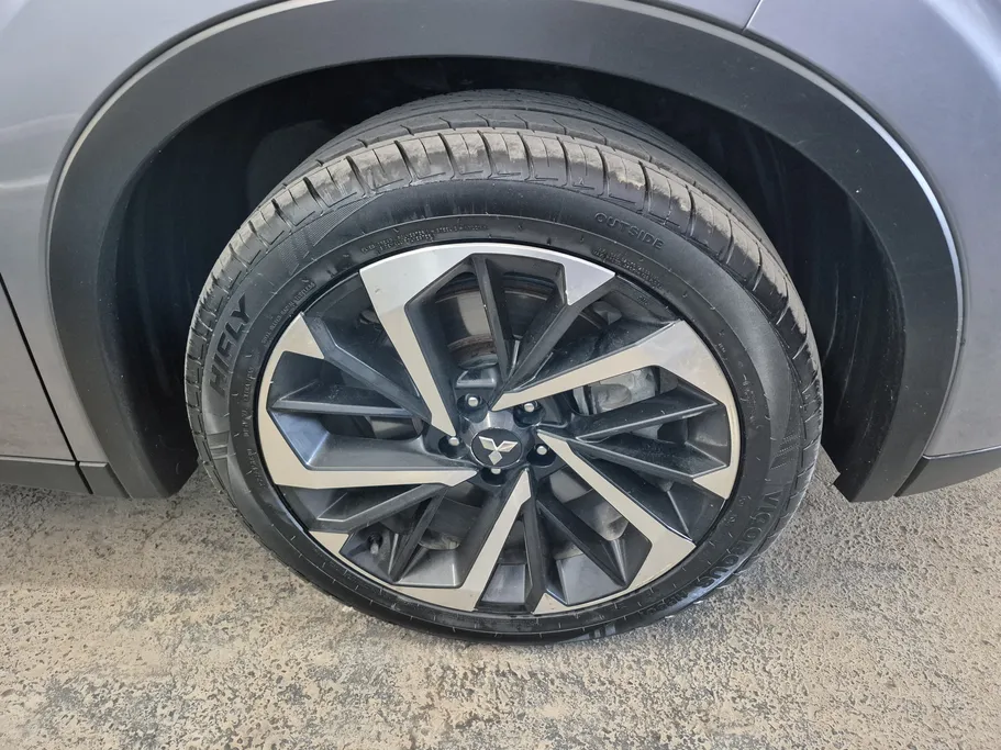 ميتسوبيشي اوتلاندر CLS 2023 