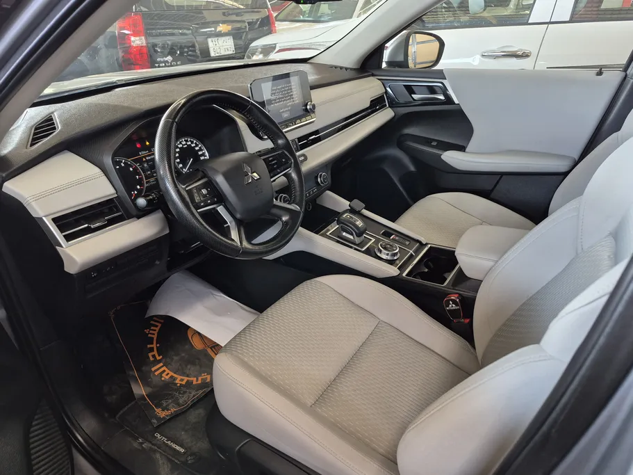 ميتسوبيشي اوتلاندر CLS 2023 