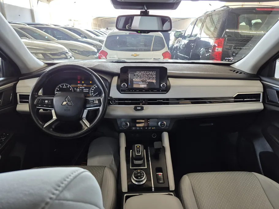 ميتسوبيشي اوتلاندر CLS 2023 