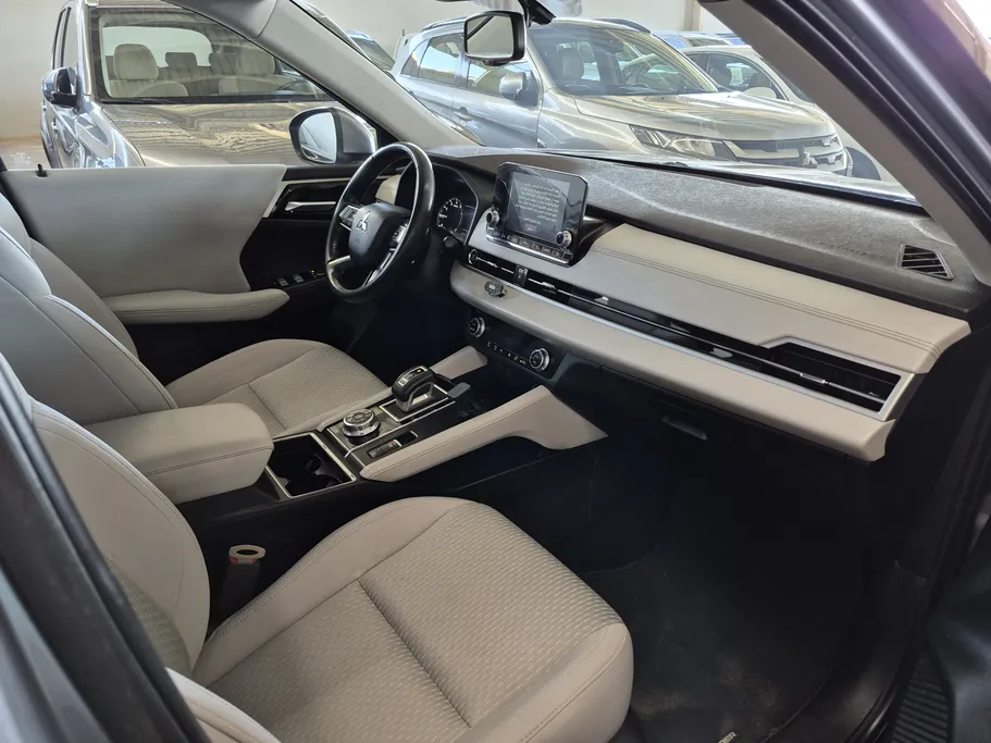 ميتسوبيشي اوتلاندر CLS 2023 