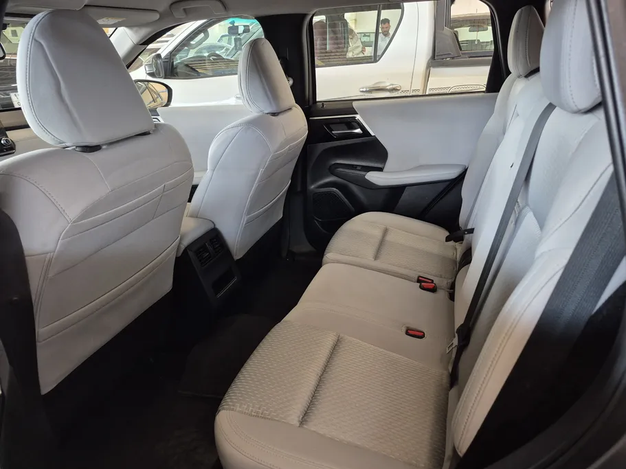 ميتسوبيشي اوتلاندر CLS 2023 