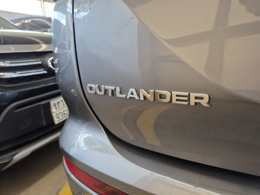 ميتسوبيشي اوتلاندر CLS 2023 