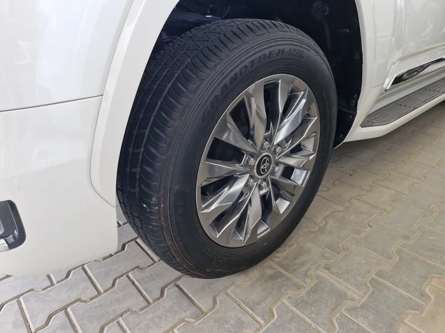 تويوتا لاندكروزر GXR 2023 