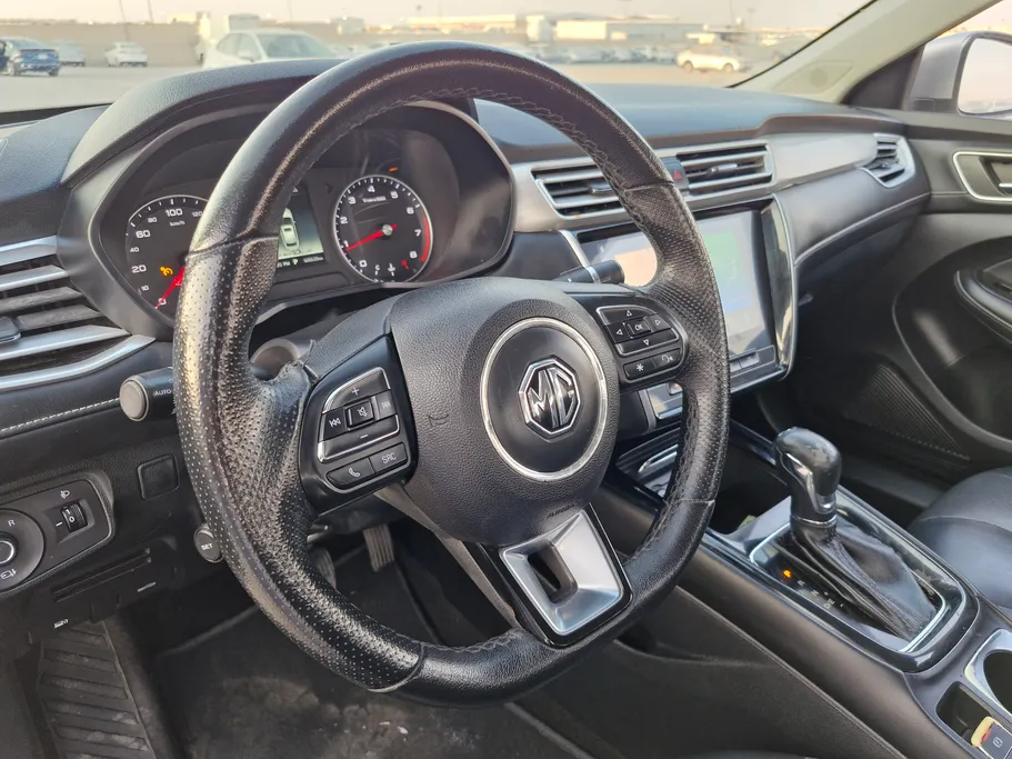 ام جي 5 LUX 2023 