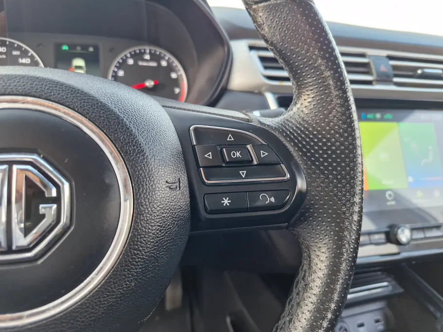 ام جي 5 LUX 2023 