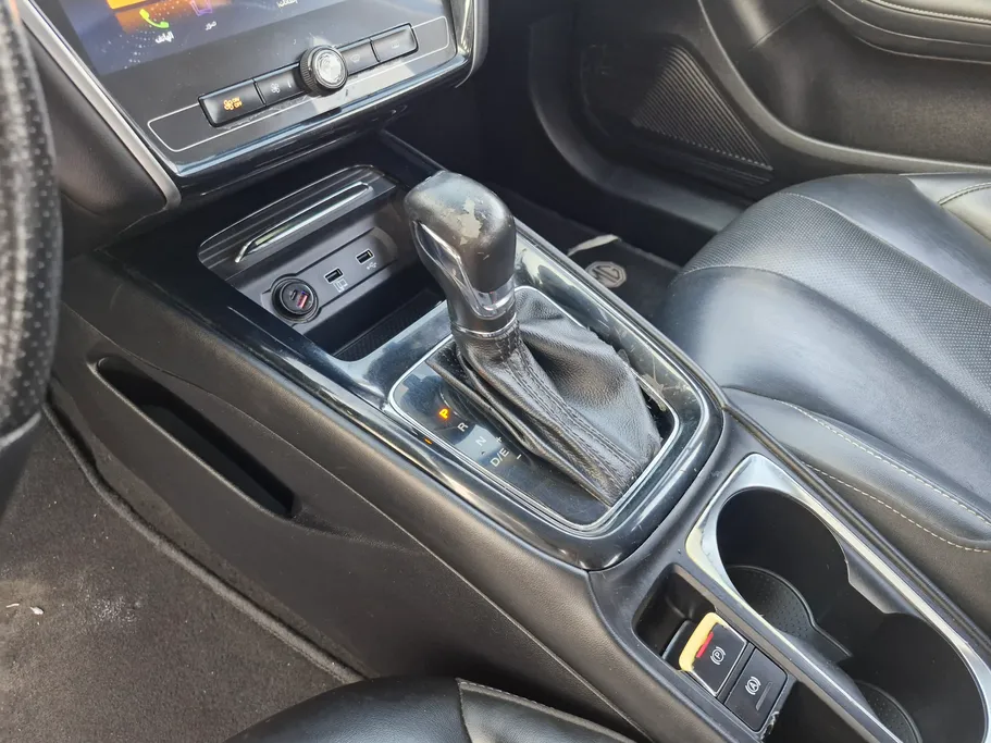 ام جي 5 LUX 2023 