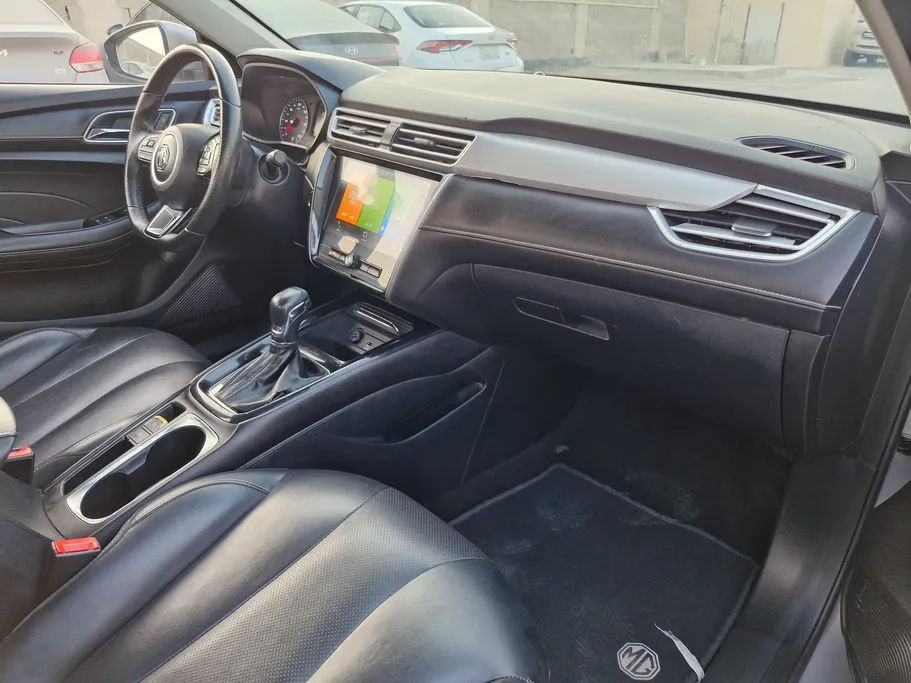 ام جي 5 LUX 2023 