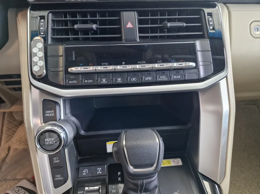 تويوتا لاندكروزر GXR 2024 