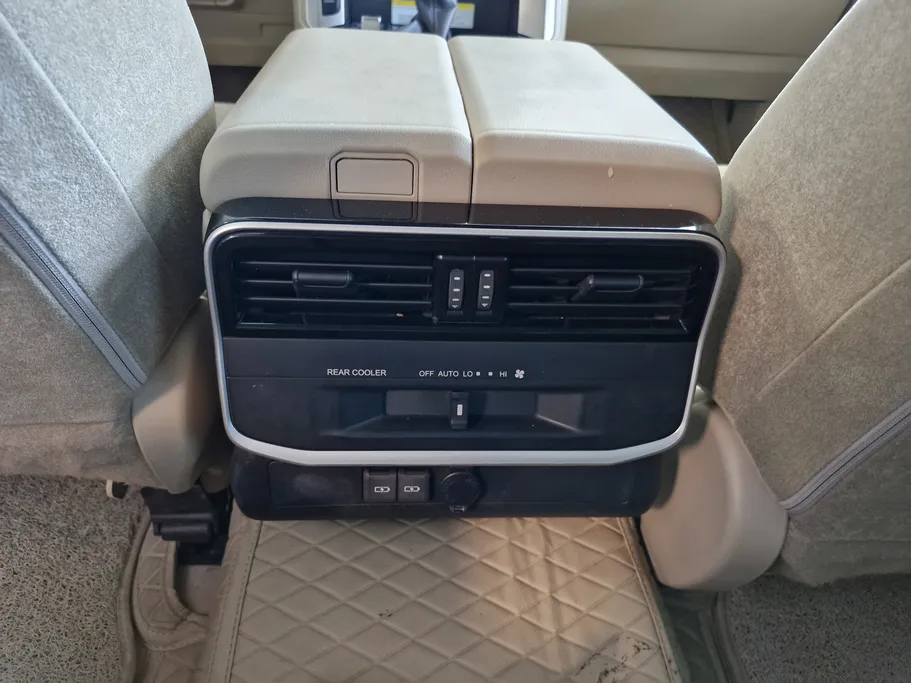 تويوتا لاندكروزر GXR 2024 