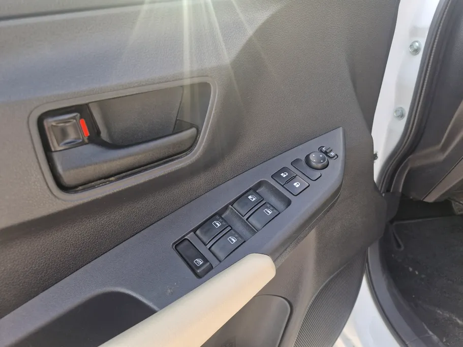 2023 Toyota Yaris  Y 