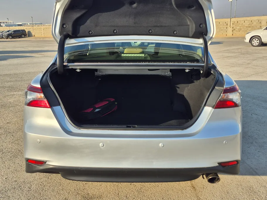 تويوتا كامري LE 2023 