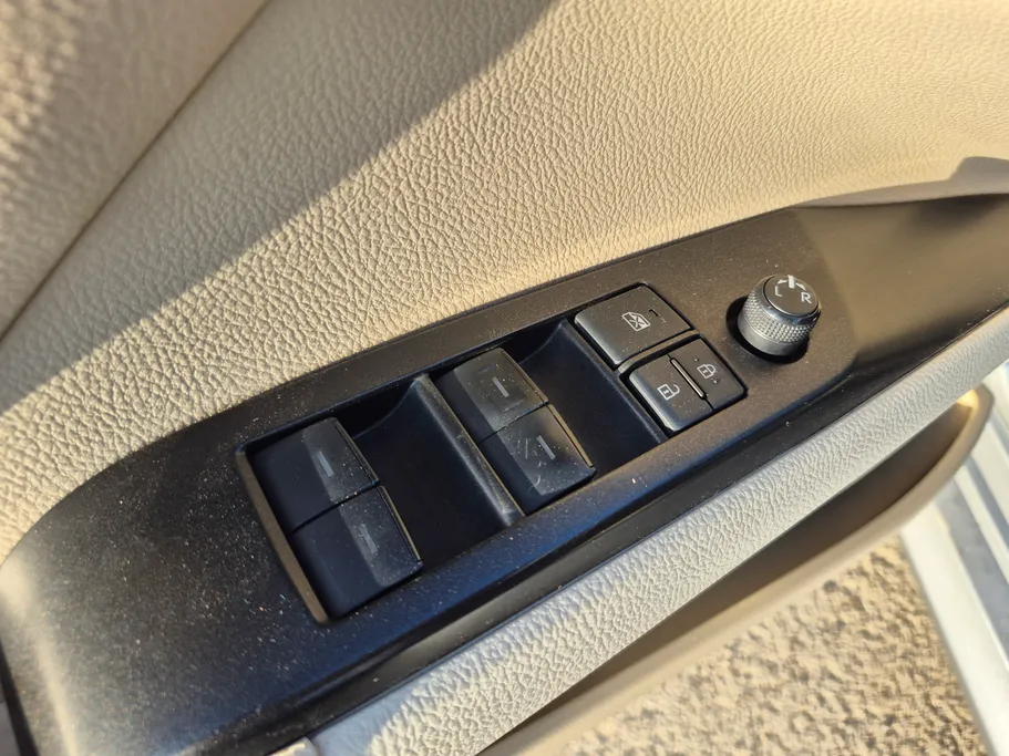 تويوتا كامري LE 2023 