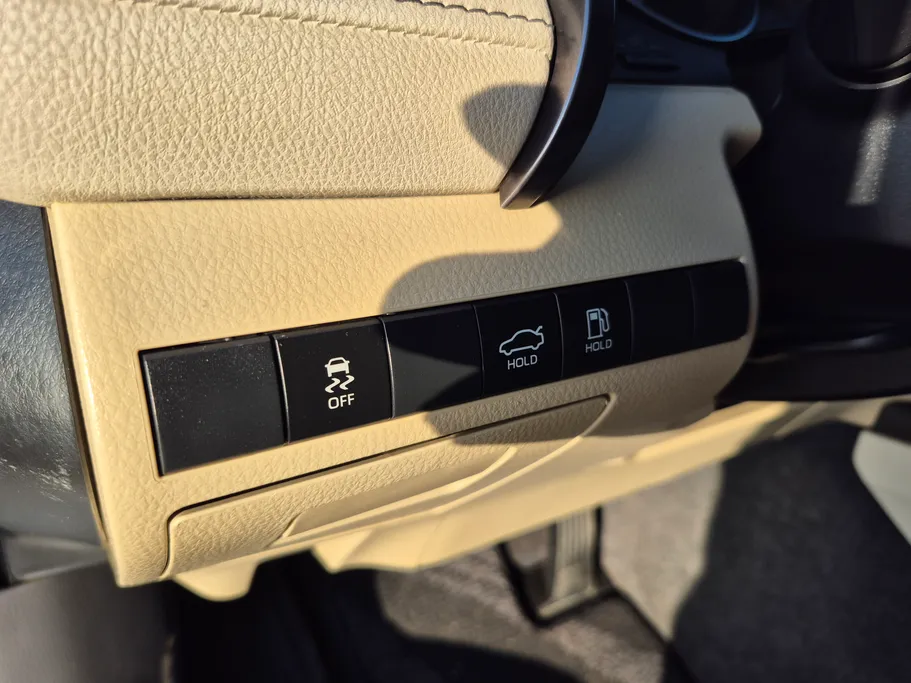 تويوتا كامري LE 2023 