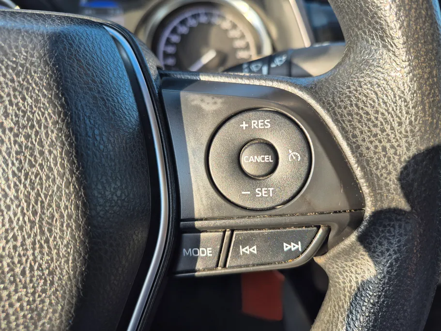 تويوتا كامري LE 2023 