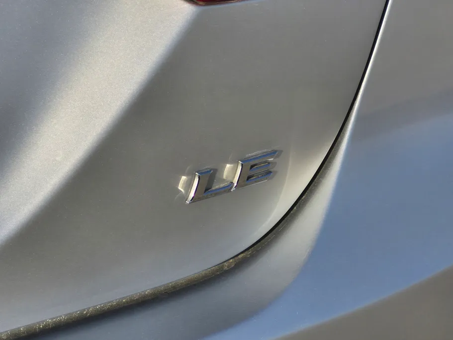 تويوتا كامري LE 2023 