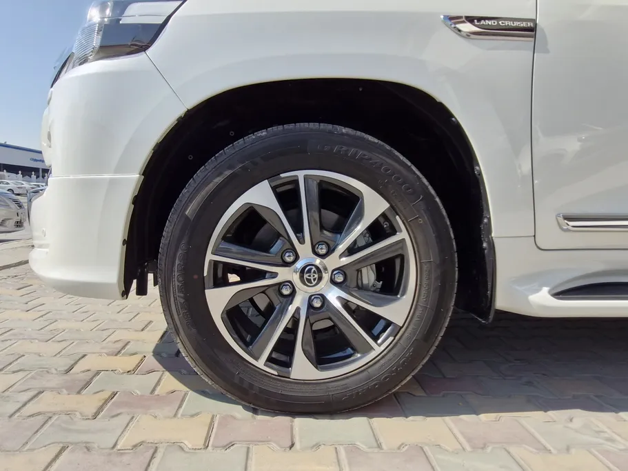 2020 Toyota Land Cruiser Grand Touring 