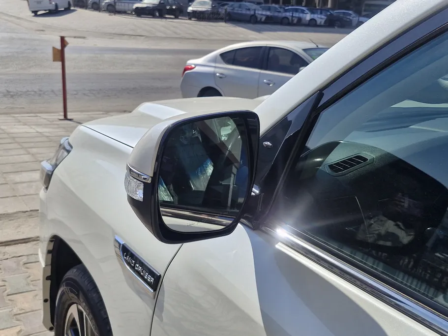 2020 Toyota Land Cruiser Grand Touring 