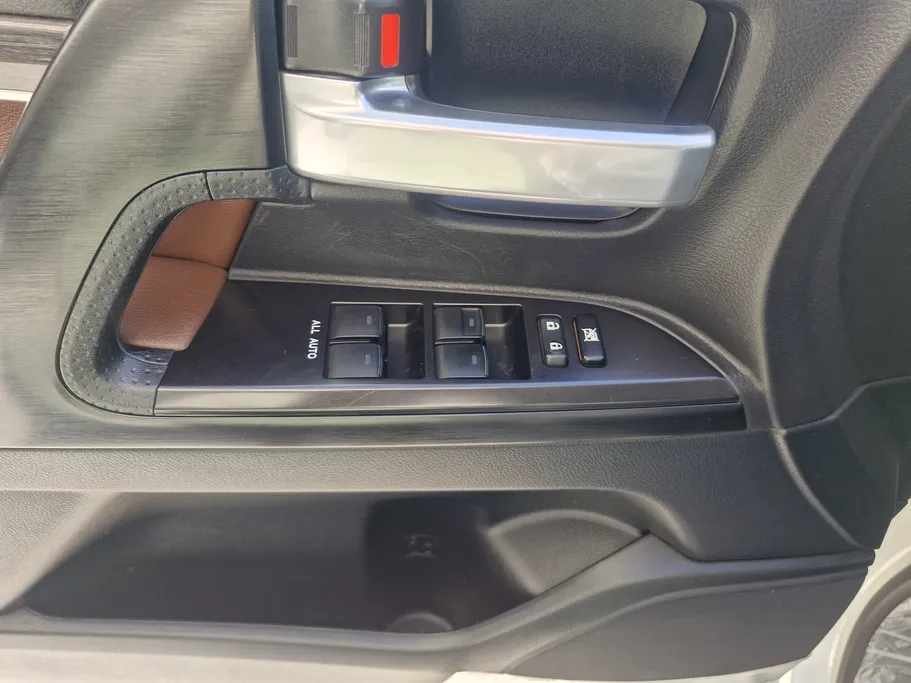 2020 Toyota Land Cruiser Grand Touring 