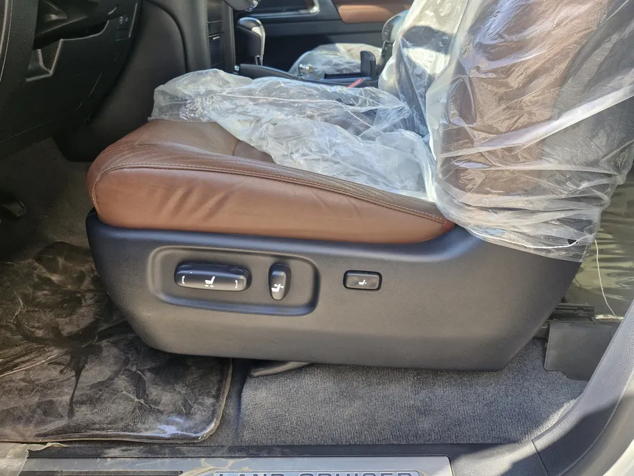 2020 Toyota Land Cruiser Grand Touring 