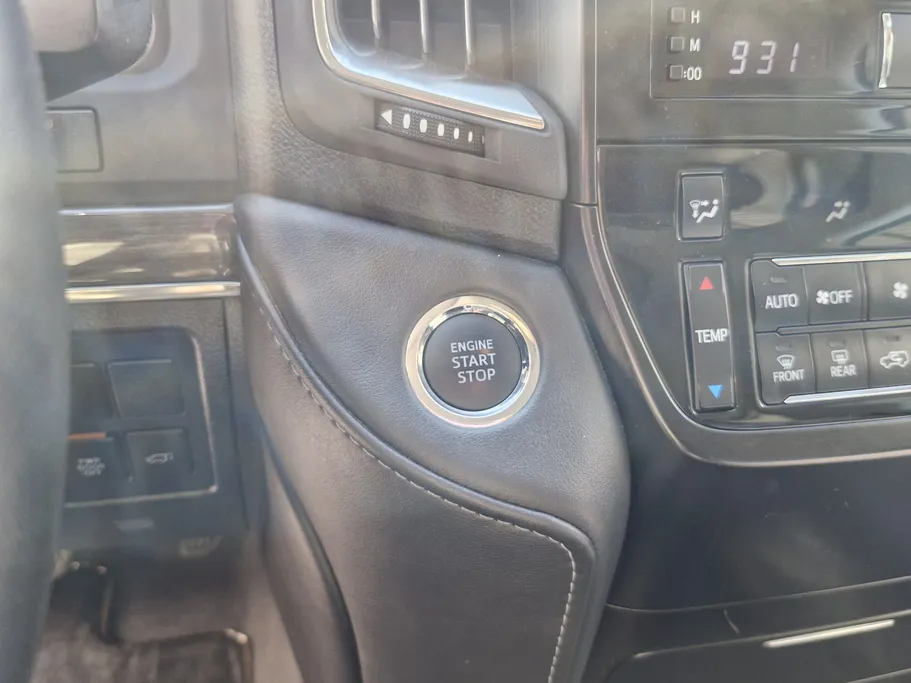 2020 Toyota Land Cruiser Grand Touring 