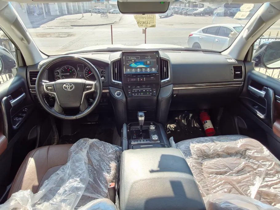 2020 Toyota Land Cruiser Grand Touring 