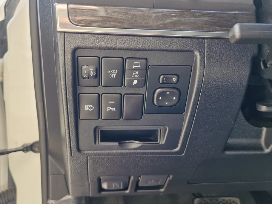 2020 Toyota Land Cruiser Grand Touring 